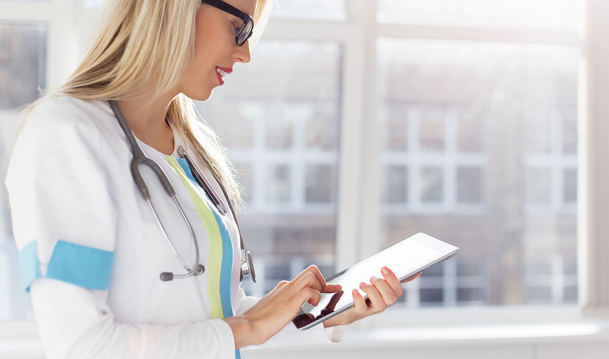 Nurse director using nurse scheduling software
